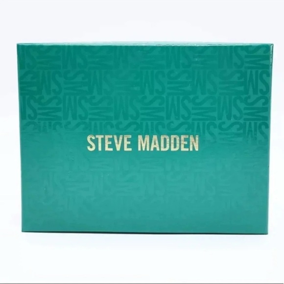 Steve Madden Earring and Bracelet Set Gold Tone Gift Set - Picture 2 of 2